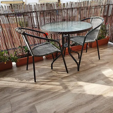 In Mit Terrasse Διαμέρισμα *